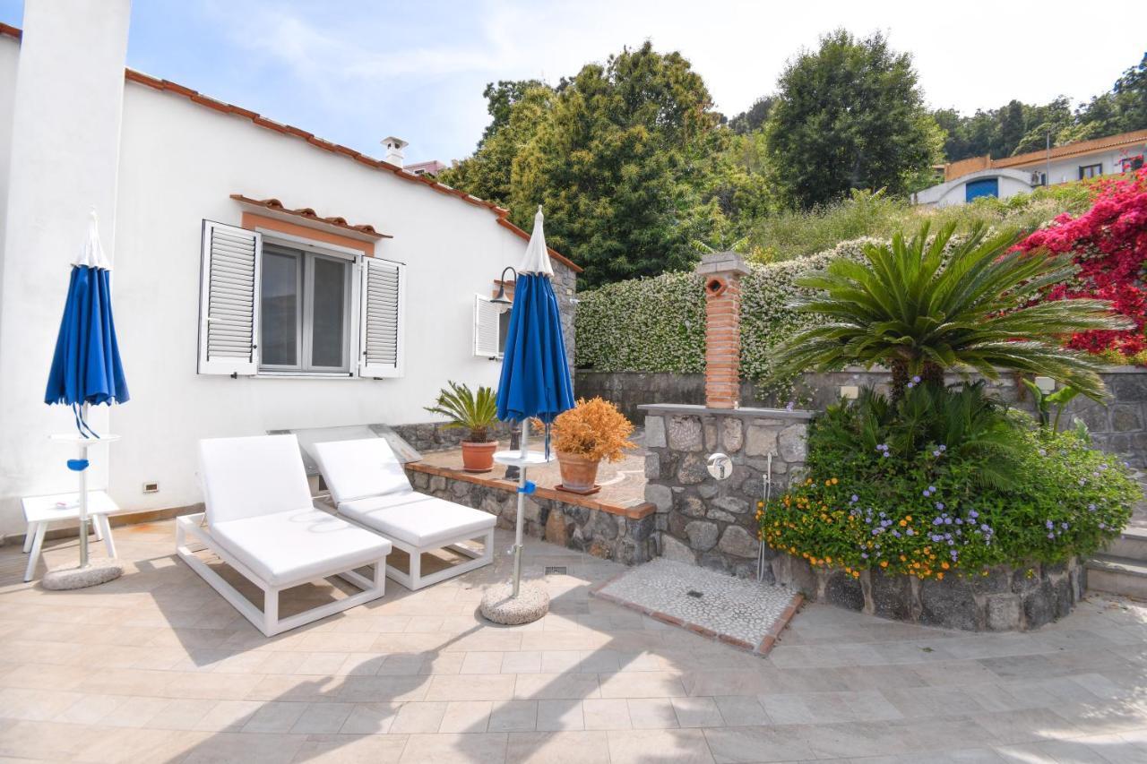 Relais Maison De Charles Bed & Breakfast Ischia Bagian luar foto