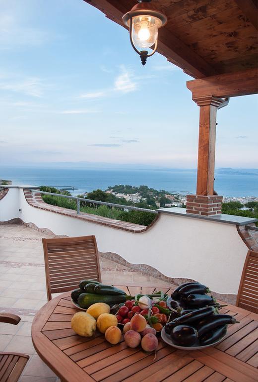 Relais Maison De Charles Bed & Breakfast Ischia Bagian luar foto